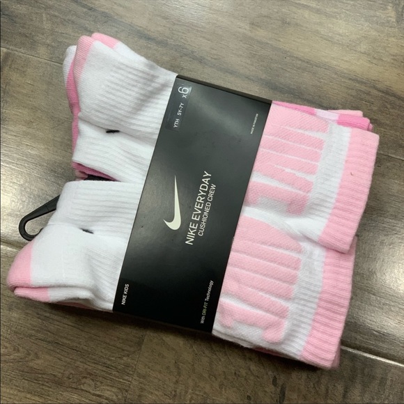 pink nike crew socks